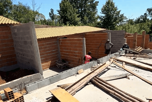 Obra das novas baias do Refúgio da Tia Rê